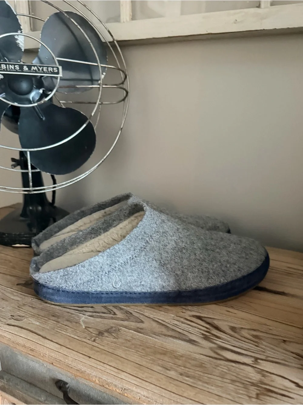 Olukai Humani Hulu Grey Wool Sheep Fur Lined Slip On Mule Slide Sandals 11